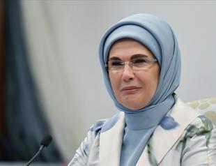 First lady appreciates Palestinian woman’s efforts on providing clean water