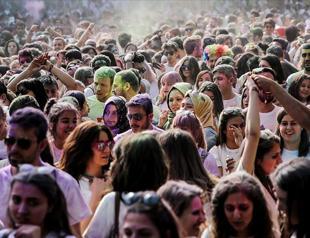Youth prioritize economic concerns, AKP survey reveals