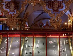 Jewels stolen in Germanys Green Vault heist back on display