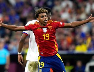 Three arrested, fourth wanted after teen star Yamals father stabbed