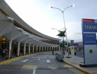 Kenya airport workers union delays strike by two weeks