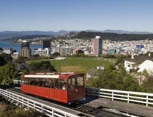 New Zealand population growth stalls as Kiwis flee the nest