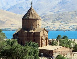 Rabbits on Akdamar island still threaten historic site