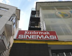 Ankaras old movie theater bids farewell