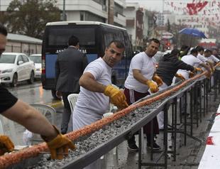 Gaziantep set to break record with 2.5-kilometer-long kebab