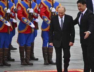 Mongolia rolls out red carpet for Putin