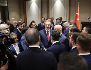 Turkish FM meets business community, politicians in N Macedonia