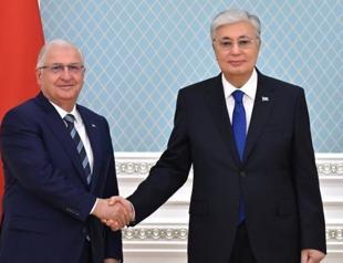 Kazakh president receives Türkiyes defense minister