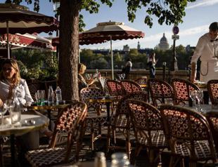 Tourism rebounds but remains vulnerable to ‘health threats’