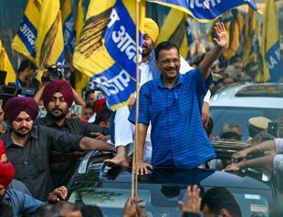 Indias top court frees jailed PM Modi opponent on bail