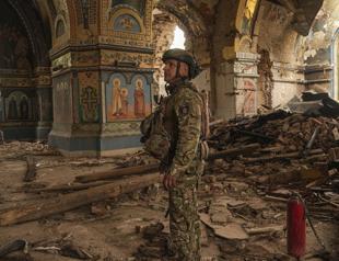 Eastern Europes Russia hawks flex muscles in top EU team