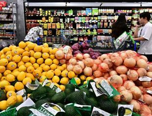 California bans all plastic shopping bags at grocery stores