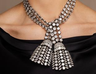 Mysterious 18th century diamond necklace set for auction
