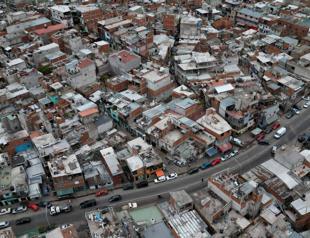 Poverty rises to over 52 percent in Mileis Argentina