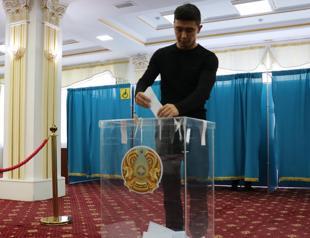 Kazakhs approve plan for first nuclear power plant