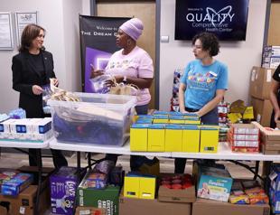 Hurricanes reshape US election campaign’s final stretch