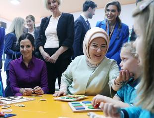 Turkish first lady meets kindergarten students of Turkish Maarif Foundation in Serbia