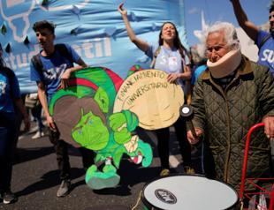 Latin America bank announces $3.8 bln in aid for Argentina