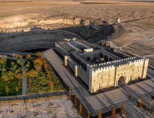 Tourism at edge of Konya sinkhole draws visitors