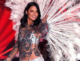 Adriana Lima returns to Victorias Secret Show