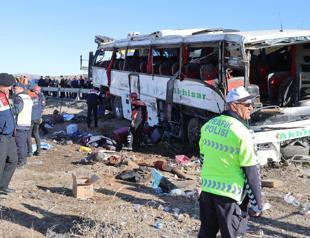 Bus crash in central city kills 6, injures 34