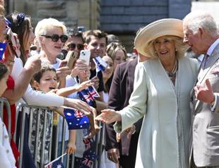 Charles makes first public appearance on Australia tour