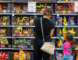 Voters divided over who can fix ‘poor American economy’