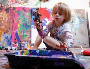 Three-year-old mini-Picasso makes splash in art world