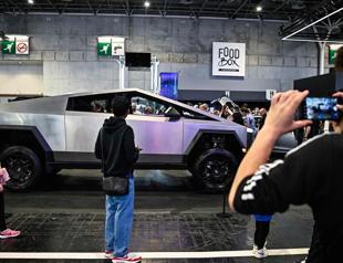 Tesla posts surprise $2.2 bln net profit in third-quarter