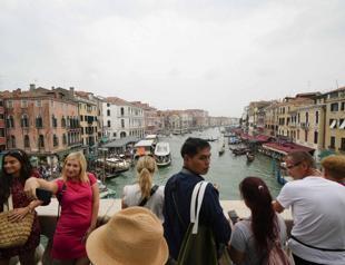 Italy’s Venice extends its day-tripper fee through next year