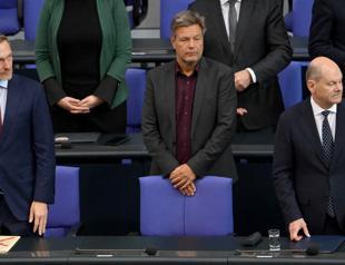 Germanys unruly coalition gov’t faces autumn of decisions