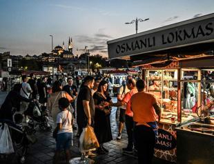 Confidence in economy, inflation expectations improve