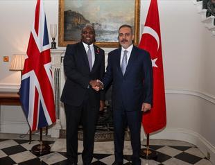 Turkish, British top diplomats reaffirm strategic ties