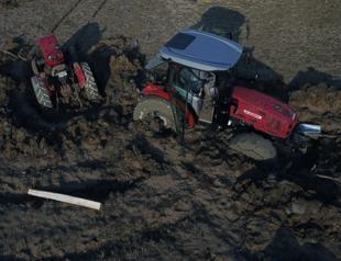 Vehicles marooned in mud of drying Gölbaşı Dam Lake