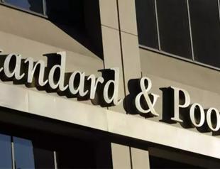 S&P raises Türkiyes rating to BB- with stable outlook