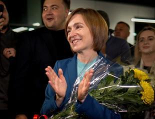Moldovas pro-EU President Maia Sandu wins reelection