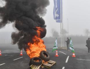 Europe auto struggles lead to cuts at Michelin, Schaeffler