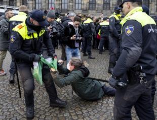 Dutch police detain pro-Palestinian protesters in Amsterdam