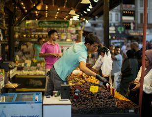 Retail sales surge 16 percent annually, shows TÜİK data