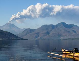Airlines ground Bali flights after volcano erupts