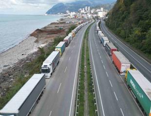 New system causes days-long delays at Türkiye-Georgia border