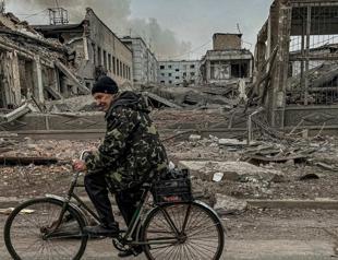 Russia seizes village in east Ukraine, closing on Kurakhove