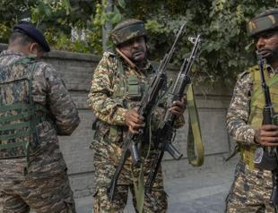 Indian police battle Maoist rebels, five killed