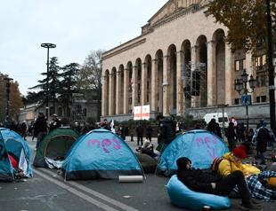 Georgias new parliament convenes after contested vote