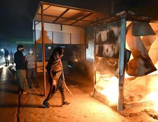 Four security forces killed as Khan supporters flood capital