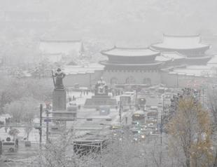 Seoul hit by record November snowfall