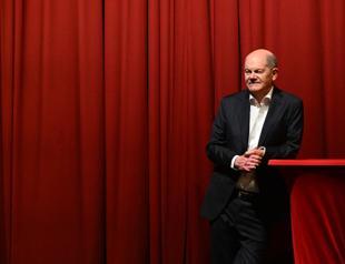 Scholz pledges aid on surprise visit to Ukraine