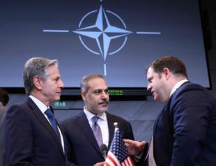 Türkiye’s top diplomat discusses Syria at NATO