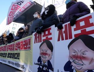 South Korean ruling party says dangerous president must go