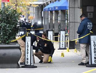 New York police hunt brazen Manhattan gunman